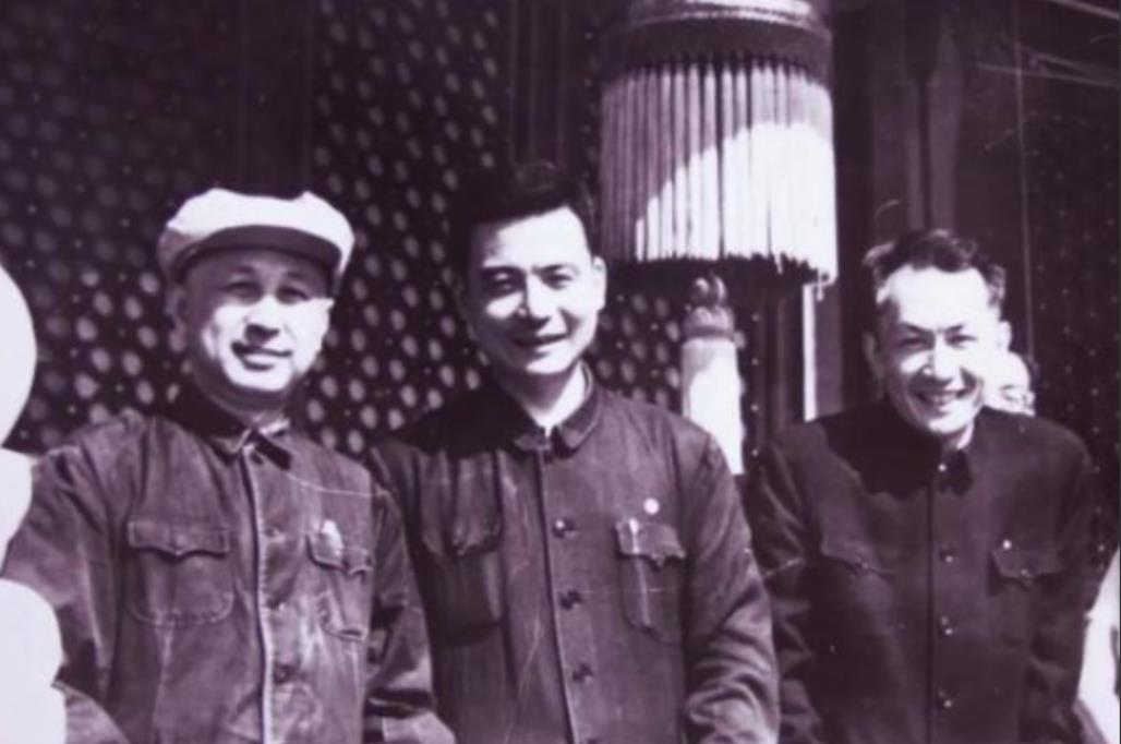 1964年，一个知青在看钱学森的论文时，发现方程推导错了，就给钱学森写信，谁知钱