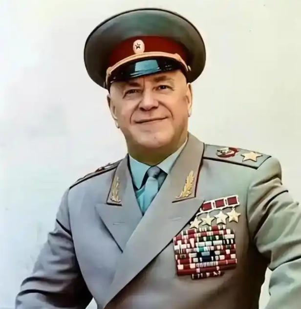 1946年，斯大林的亲信突然搜查朱可夫的别墅，翻出好几车德国战利品后，这位元帅却