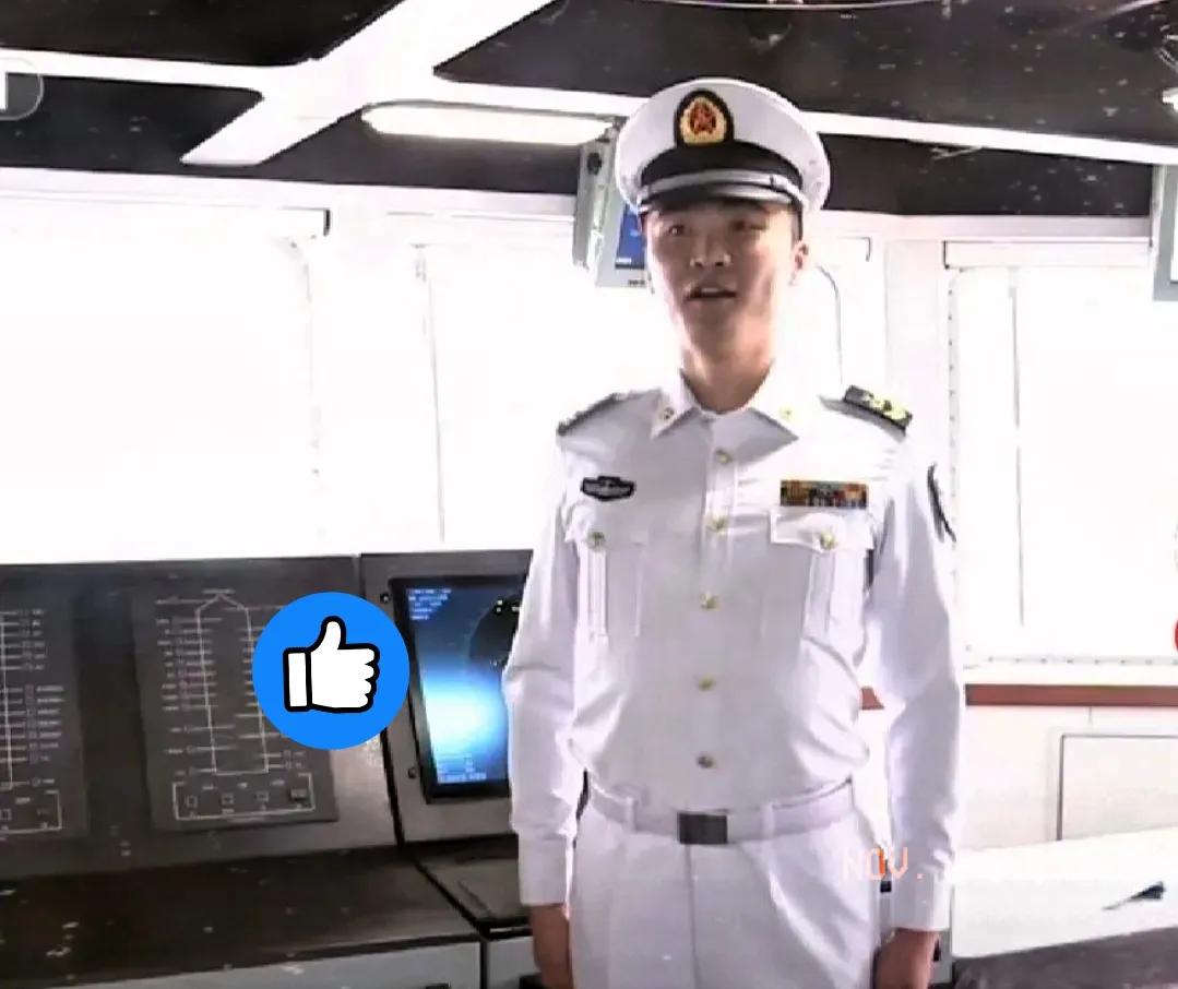 这个小伙子前途绝对不可限量，他在山东舰上工作的时候就接受了检阅，现在调到福建舰上