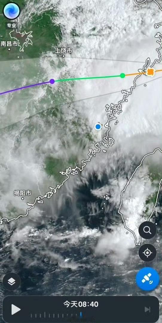 受台风影响福建暴雨受台风“沙德尔”外围云系影响，目前福州各地上空云量较多，