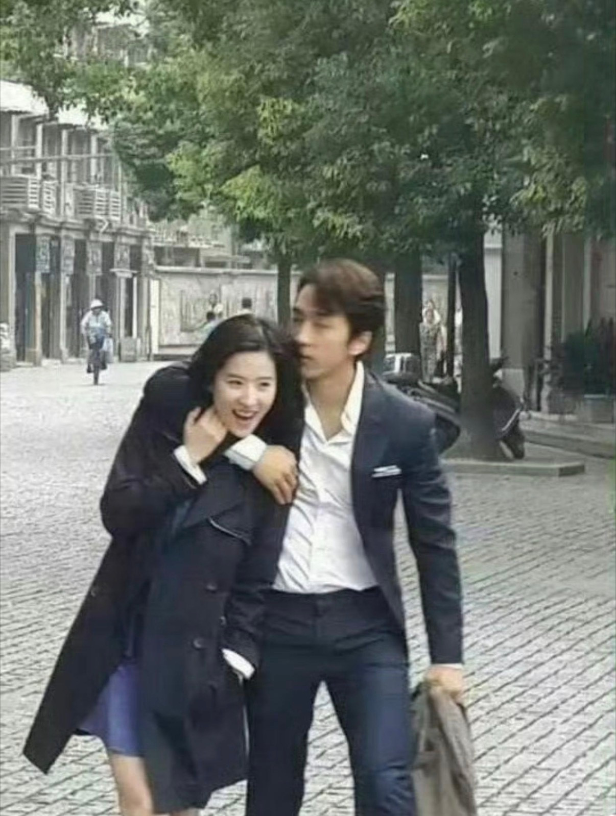 不愧是刘亦菲唯一公开承认过的男朋友啊！​​​