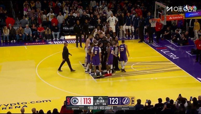 憋了一整场，情绪到位喷发一下子！邓恩两个独立事件各一个T，驱逐。细节的是，当球员