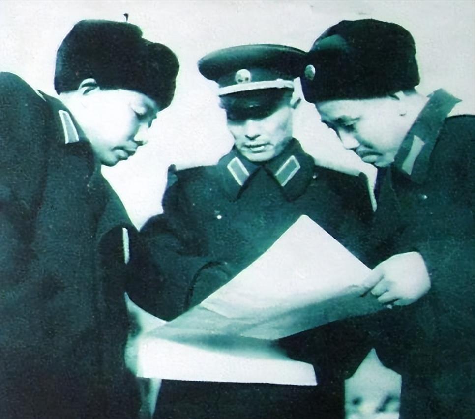 1954年陈光自焚辞世，妻儿此后命运如何？罗帅特意多次请他们来家里一起吃饭1