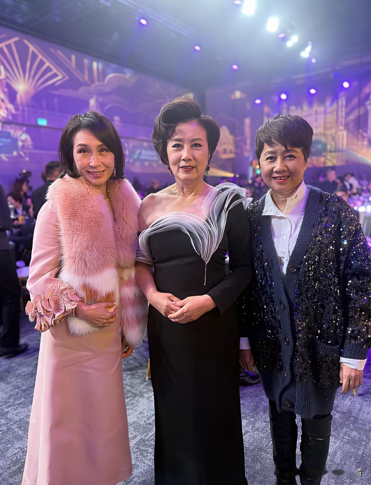 果然梁安琪是找到了真爱，何鸿燊去世以后她就变得老气，不刻意打扮。梁安琪、何超