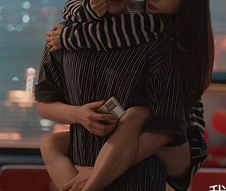 最萌身高差？王子文把脸埋进刘宇宁胸口时，我瞬间懂了什么叫“降维打击”。片场路