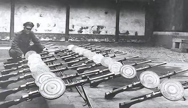 兰州钢厂1980-1990年代一直负责销毁兰州军区淘汰的枪支，有日本的三八式，国