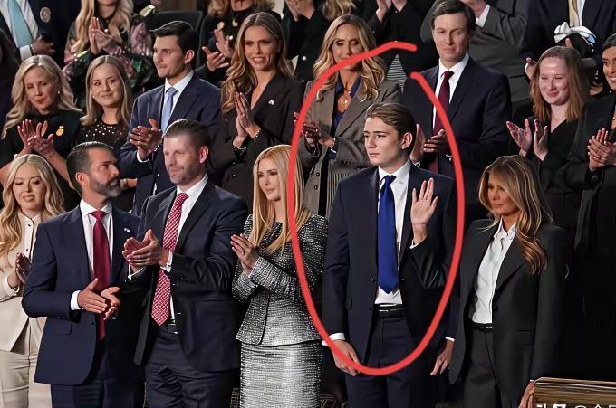 贵公子巴伦，为何变得“与众不同”了！现身父亲活动的巴伦，让人意外！身高还是那