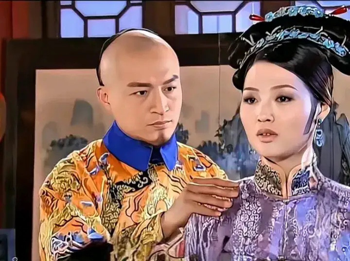 为什么多尔衮会被捧得这么高呢？就这么说吧，多尔衮用开国皇帝的实力，挫骨扬灰的悲惨结局来警戒后世人：千
