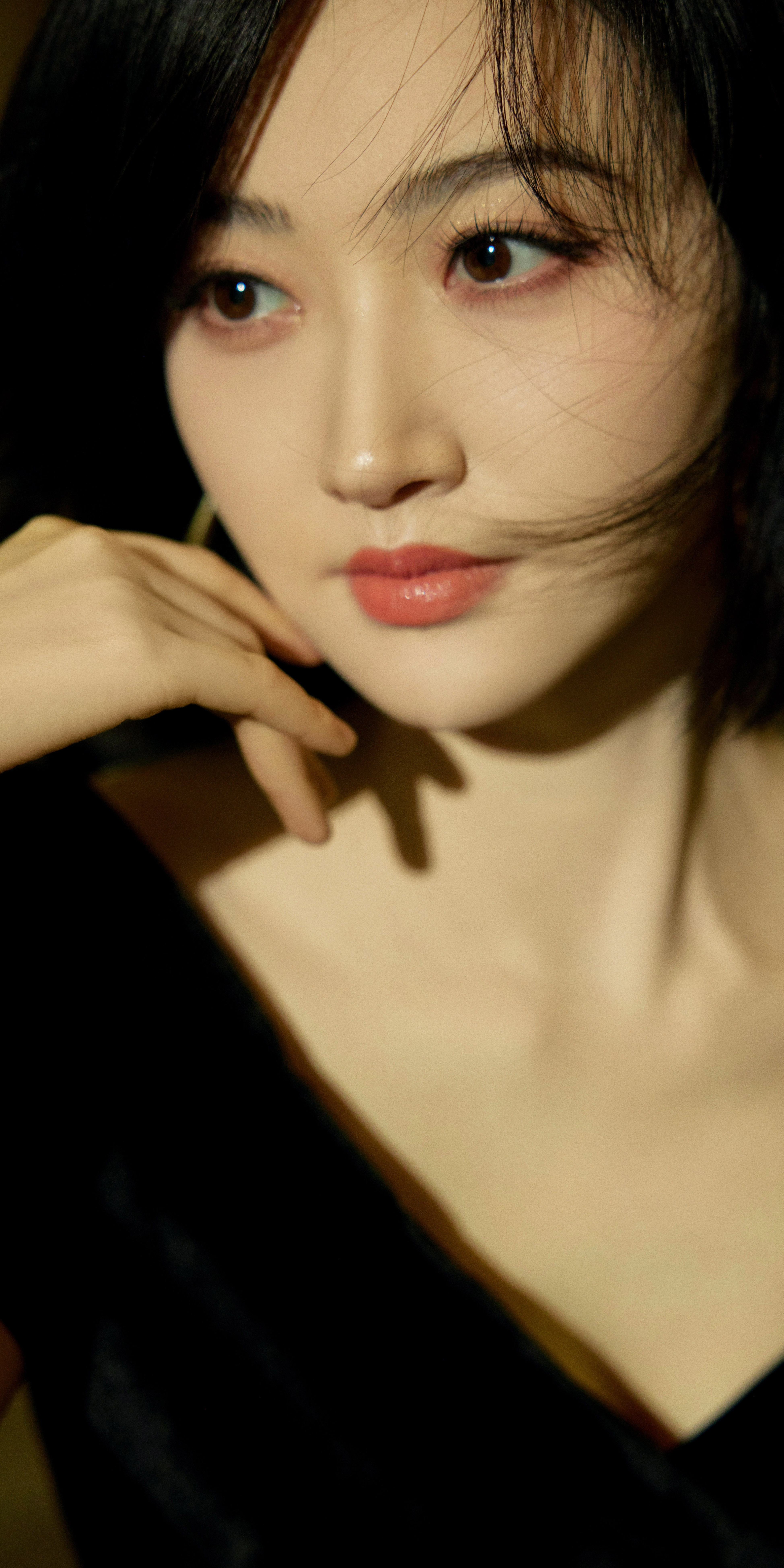 景甜壁纸：红唇黑裙，人间富贵花