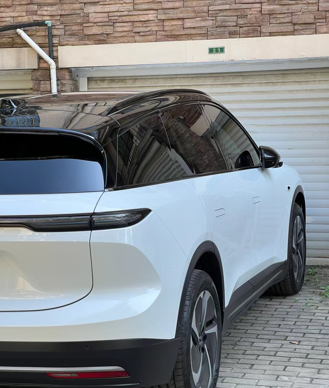 200天用车体验​在此之前先讲讲品牌，原先是想着买一辆宝马或者奔驰的，毕竟出门