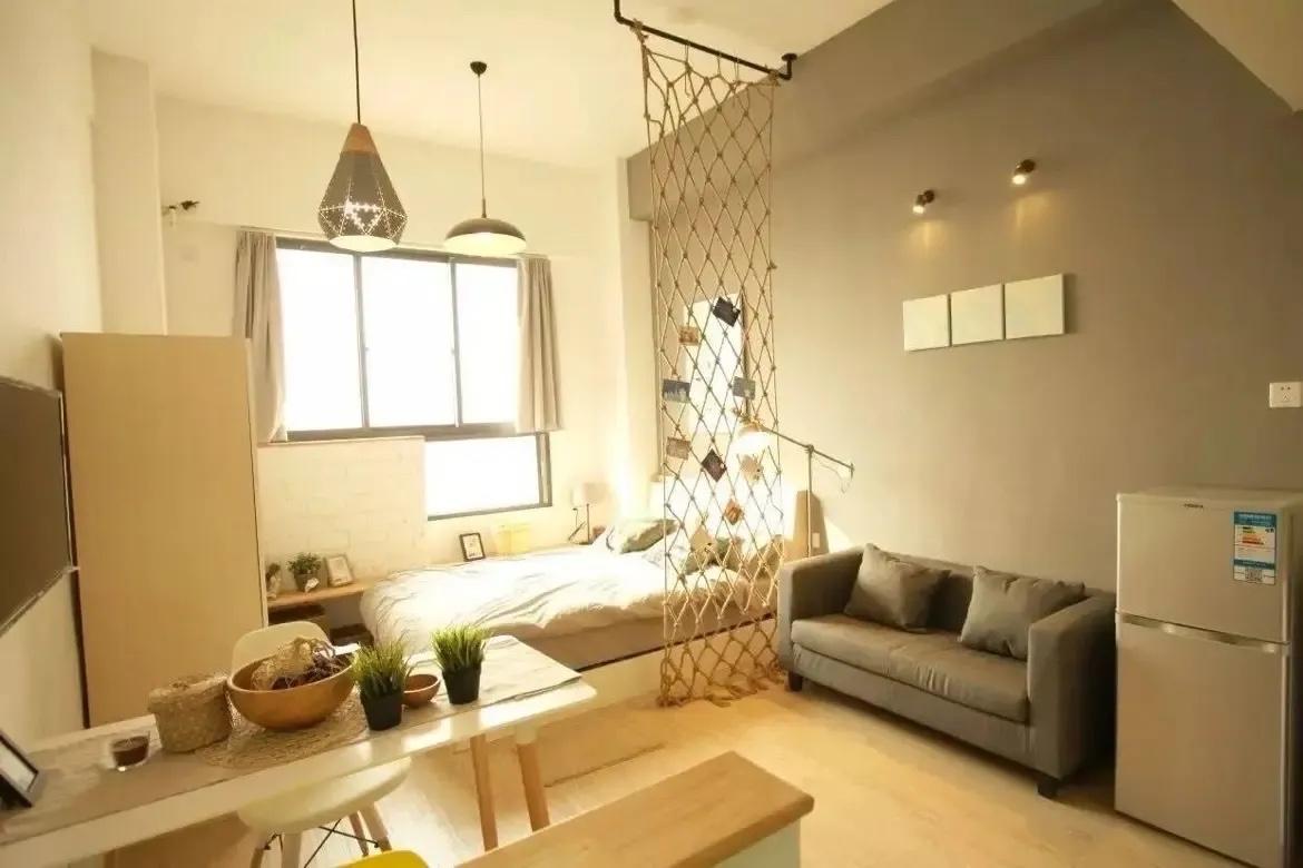 客户不付租金后继4昨天下午14点多，客户终于把拖欠的租金200