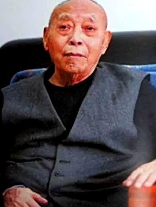 1996年，81岁的开国少将颜文斌应邀参加女儿家的乔迁喜宴，当他兴致勃勃地踏入新