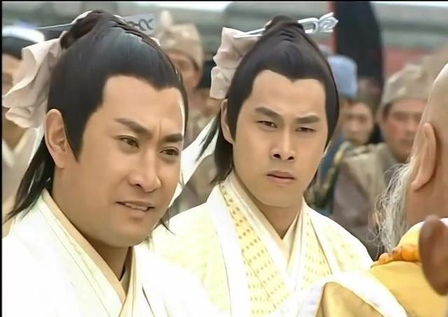 宋远桥是武当七侠之首，理论上武功应该最高，实际他连俞莲舟百招都接不下！宋远桥是