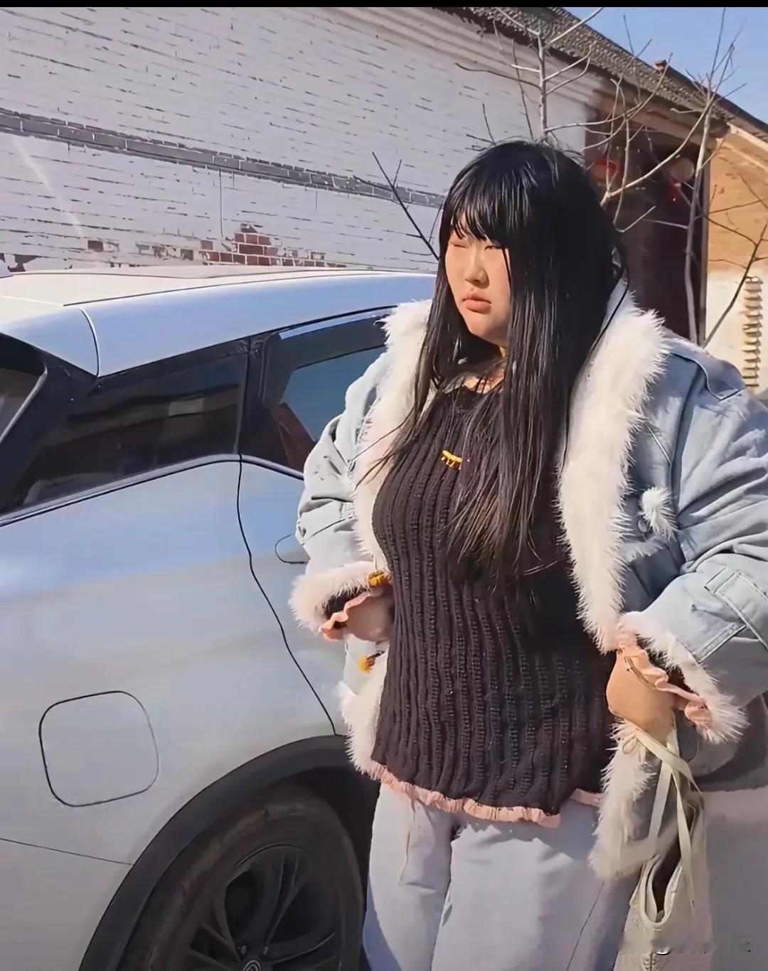 朱雪梅携夫回门，大衣嫂一个动作让人破防：原来父母的爱真的不分贫富刚结婚没几天