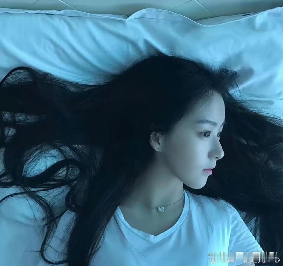其实我小时候幻想的小说女主侧脸就是包上恩这样的​​​