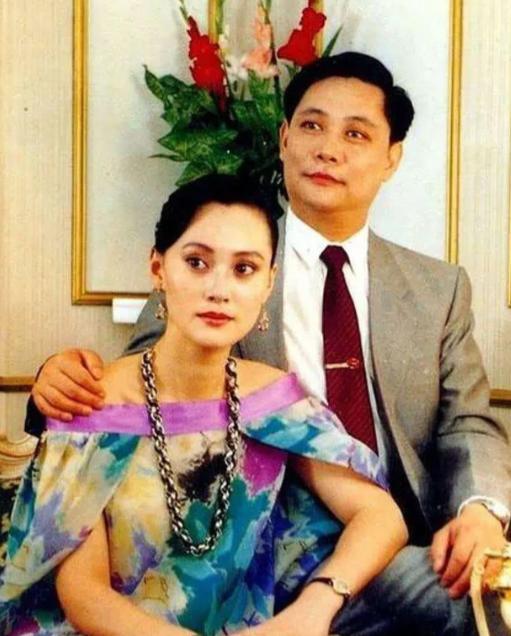 1983年，21岁的宋佳嫁给了42岁离过婚的“京剧泰斗”张学津。然而10年后，因