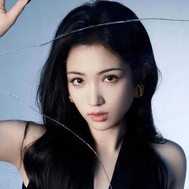 1.王一博的赛车商业价值挺高，相关代言越来越多。至于年入几千万、报价高于普通代言
