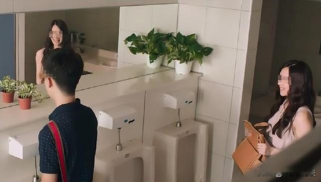 广东东莞，35岁男子李某和女子吴某相约在公共卫生间进行不法交易，李某给了吴某35