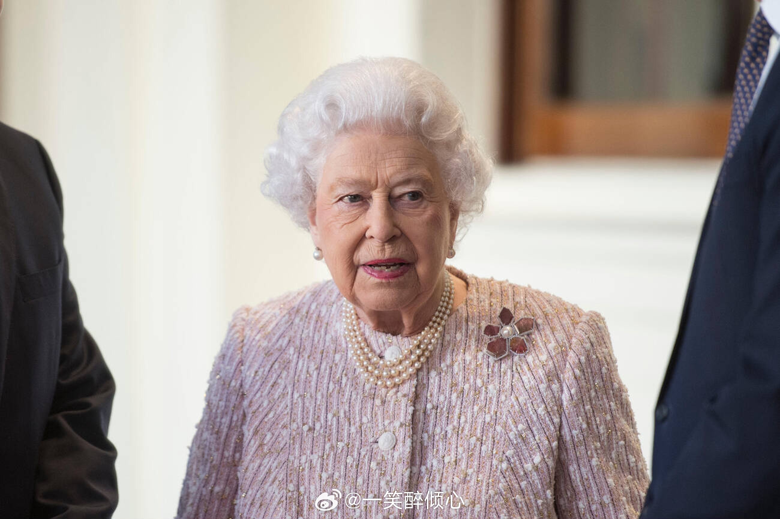 威廉王子8️⃣年前的今天2017年11月28日，在孙子剑桥公爵威廉王子的陪同