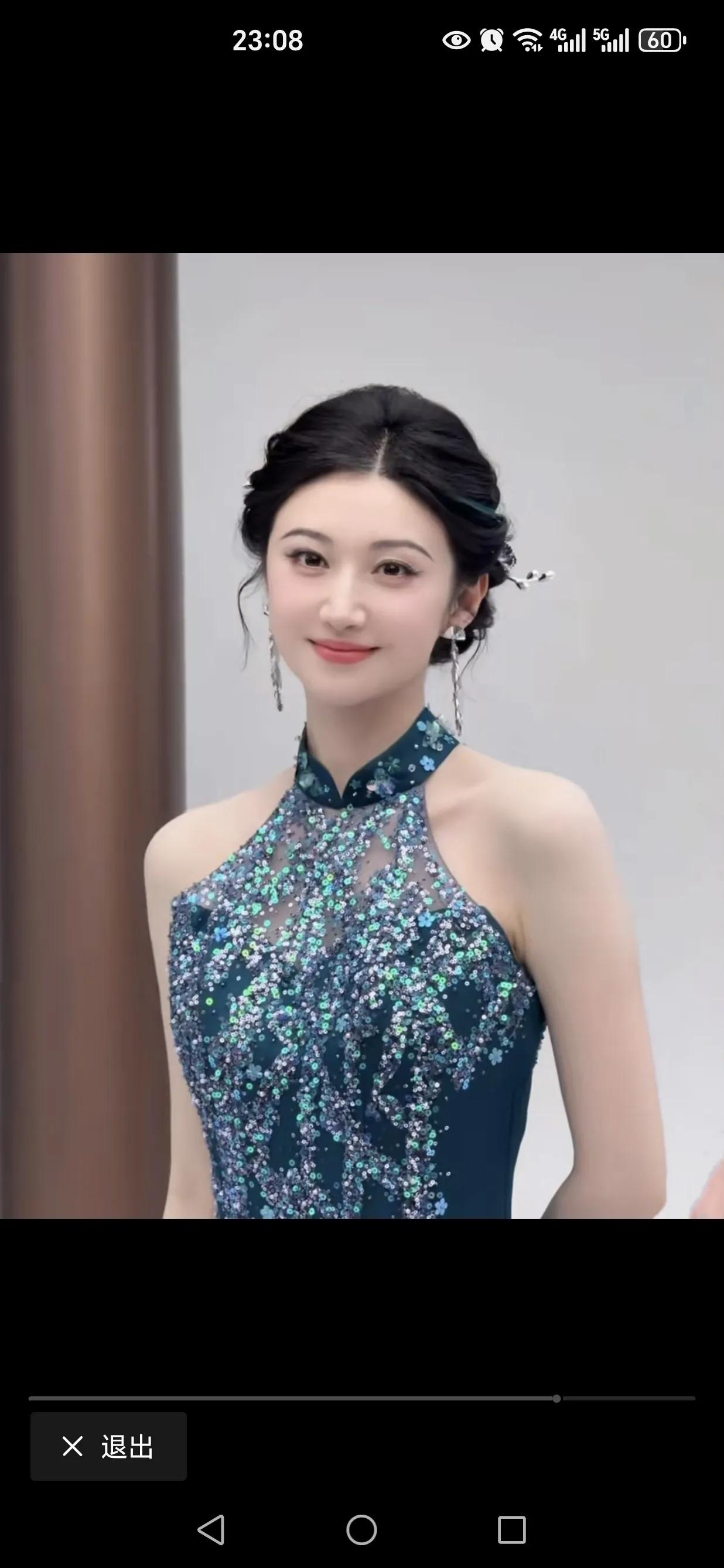 景甜这个造型真的好好看。自从悲伤蛙之眼修复好了，她颜值就嗖嗖回春，特别是现在体型