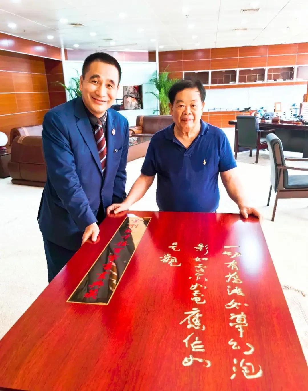 曹德旺今年又搞了个大动作。别的大学扩招是盖楼、圈地、抢生源，福耀科技大学倒好，招