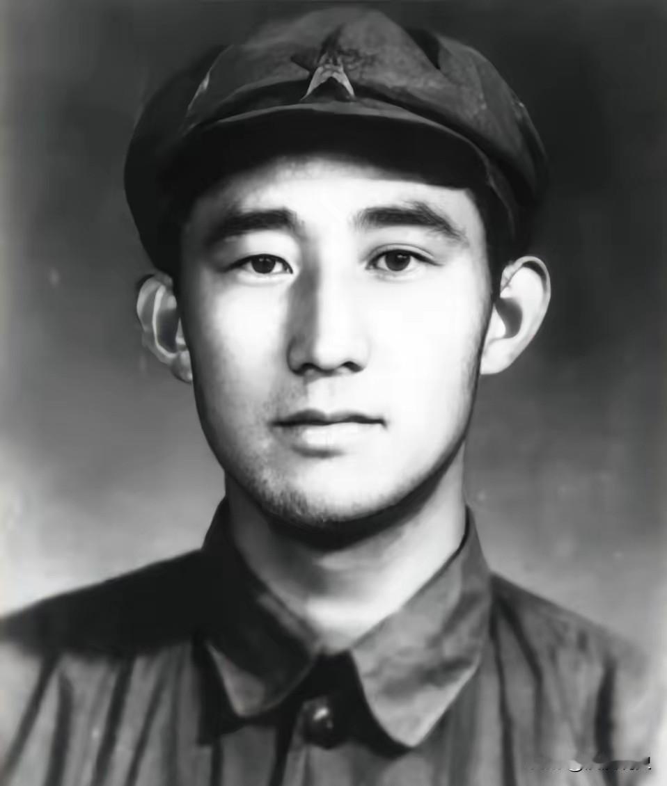 1949年，潜伏在敌人内部的地下党员吴荣森，已经引起了特务的怀疑，他察觉到危险后