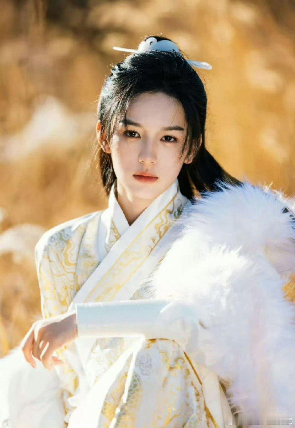 女扮男装能用清俊小生形容的：周也真的好精致好俊俏好漂亮​​​