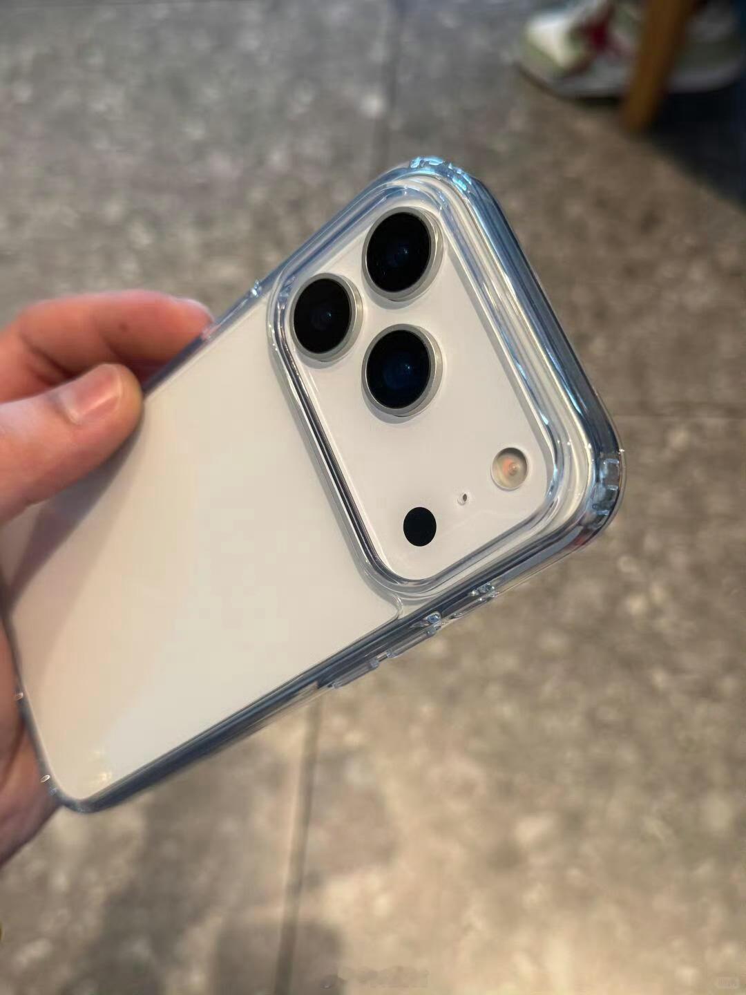 戴手机壳的的iPhone17ProMax模型，越看越顺眼？​​