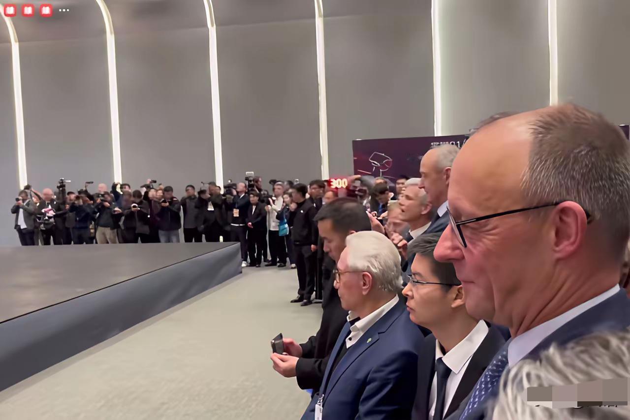 默茨对宇树科技的访问心情是十分沉重的，同时他也是带着怀疑的眼光来的。在默茨访