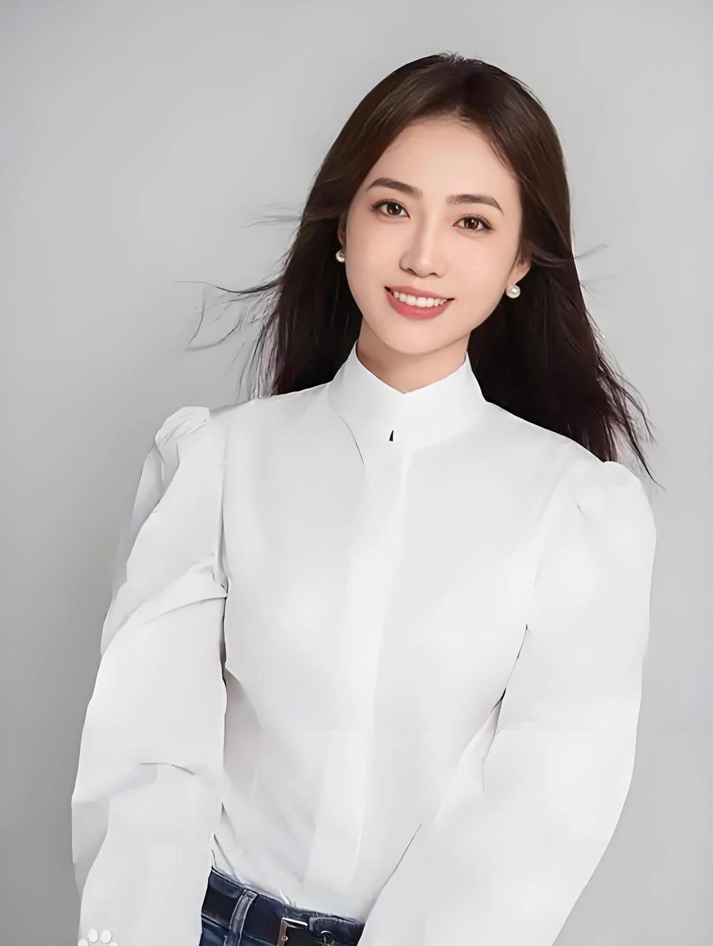 白珊珊，恒大歌舞团团长，1989年生人，属蛇的顶级美女。在最高端的商业舞台上