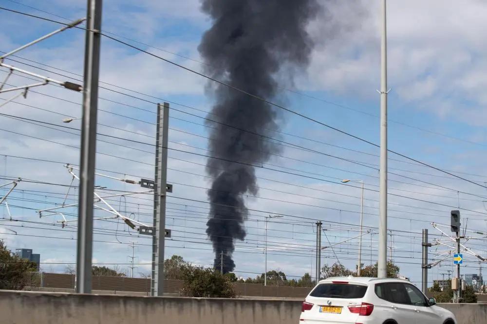 第四轮反击！伊朗导弹齐射以色列，胡塞武装出手！伊朗怒斥：谈判桌上肆意妄为中