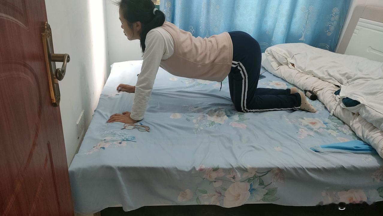 我今年40岁，85年属牛的二婚，生了4个孩子，38岁确诊宫颈癌，做了子宫和卵巢双