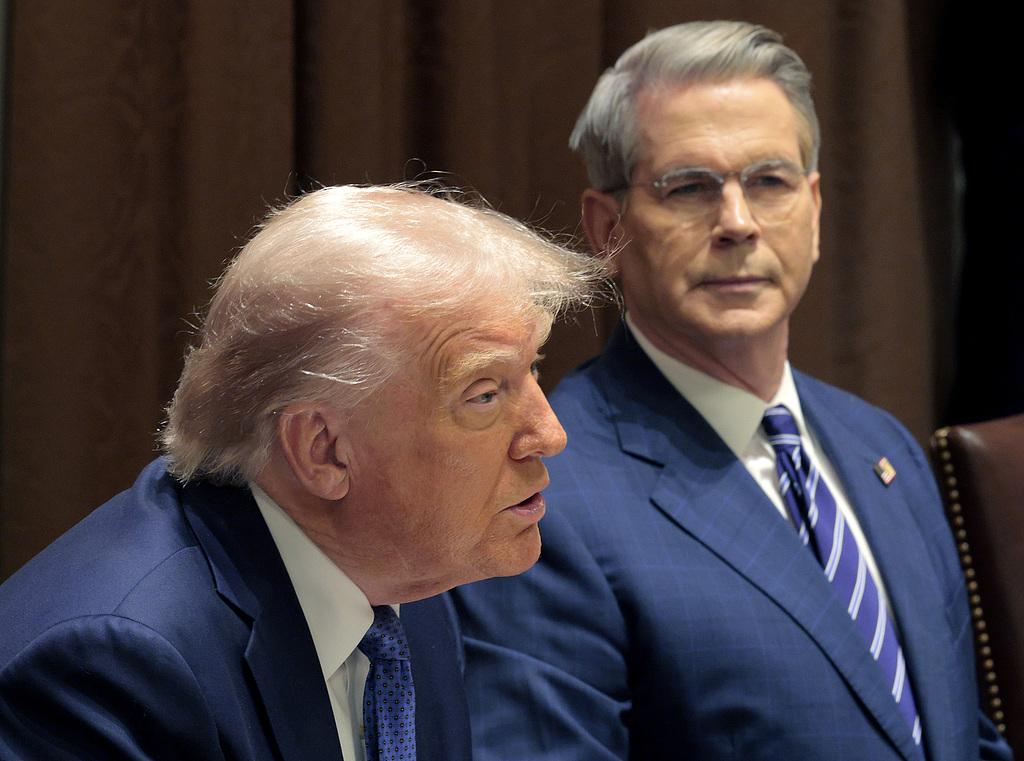 特朗普官宣访华时间后，法德开始抢方向盘，都想安排元首访问中国最近特朗普正式宣