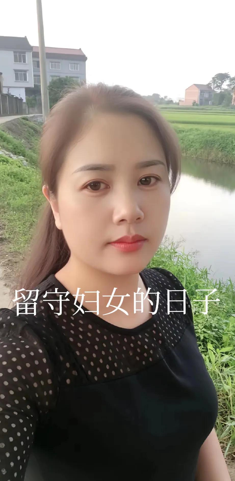 我是全职妈妈，老公在外打工，每月必须回家一次，我却不同意。十年婚姻，我独