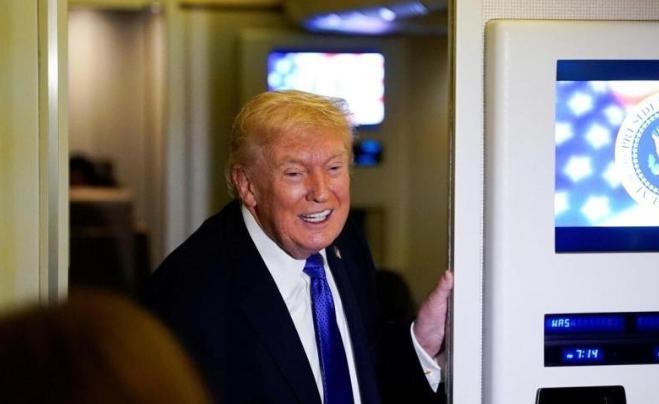 台湾的天彻底塌了当地时间2月16日，特朗普对记者表示：正在和中方讨论