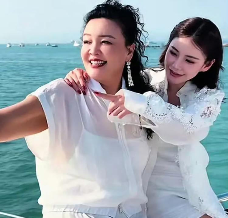 怪不得张兰那么喜欢马筱梅，马筱梅这儿媳妇真的太会了，把婆婆当成闺蜜一样相处，哄得