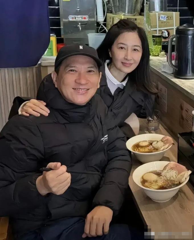被61岁的关咏荷狠狠地惊艳到了，原来年轻时是很普通的一位女演员，没有惊人的外表，
