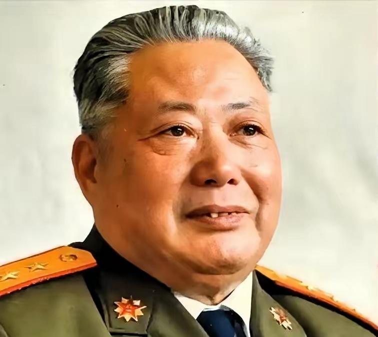 刘振华，山东泰安人，中共党员。中国人民解放军高级将领，上将军衔。历经抗日战争、解