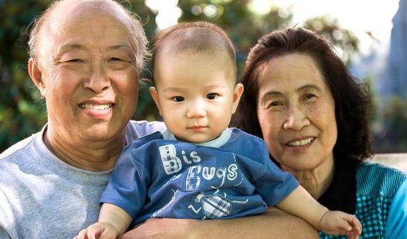 三岁孩子得“爆躁症”疯狂打人摔东西, 妈妈的决定让爷爷老泪纵横