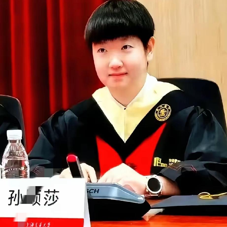 清华校园一幕刷屏！孙颖莎入校面试，学子们的分寸感圈粉无数孙颖莎来清华大学面