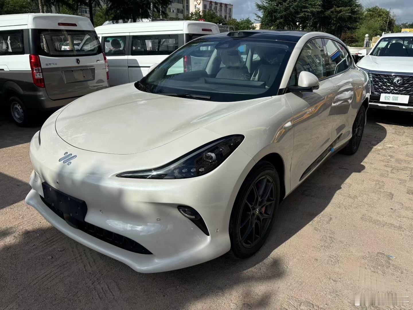 智己五周年实现单月盈利智己今年给我的印象就是很拼，从LS6开始，新车和改款产品力