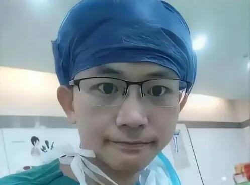 刚才去了罗爸爸直播间，看了一会，我实在看不下去了！我退了出来！我无法
