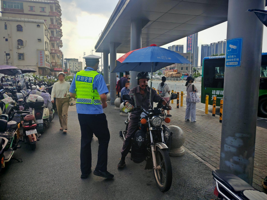 拘留! 深圳交警持续严查地铁口“拉客”