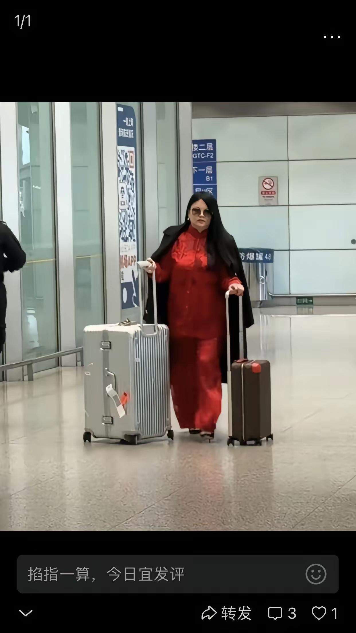 总感觉李湘不太对劲,她都50岁了,微笑唇、嘟嘟嘴、欧式双眼皮…这些“人造