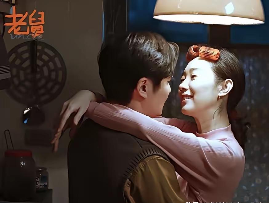 淘汰，才是最高级的捧。导演太懂镜头了。他一眼就看出王佳佳的演技，根本不需要节