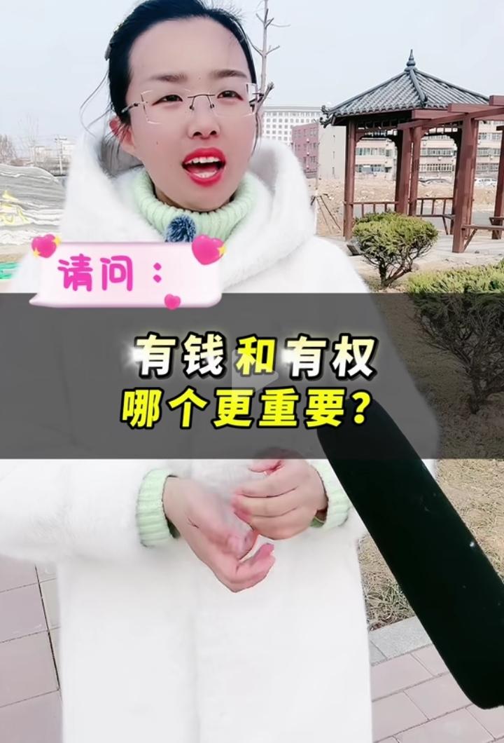 今天和表弟钓鱼，路上他说，他们单位招15人，有将近1000人报名，其中有将近50