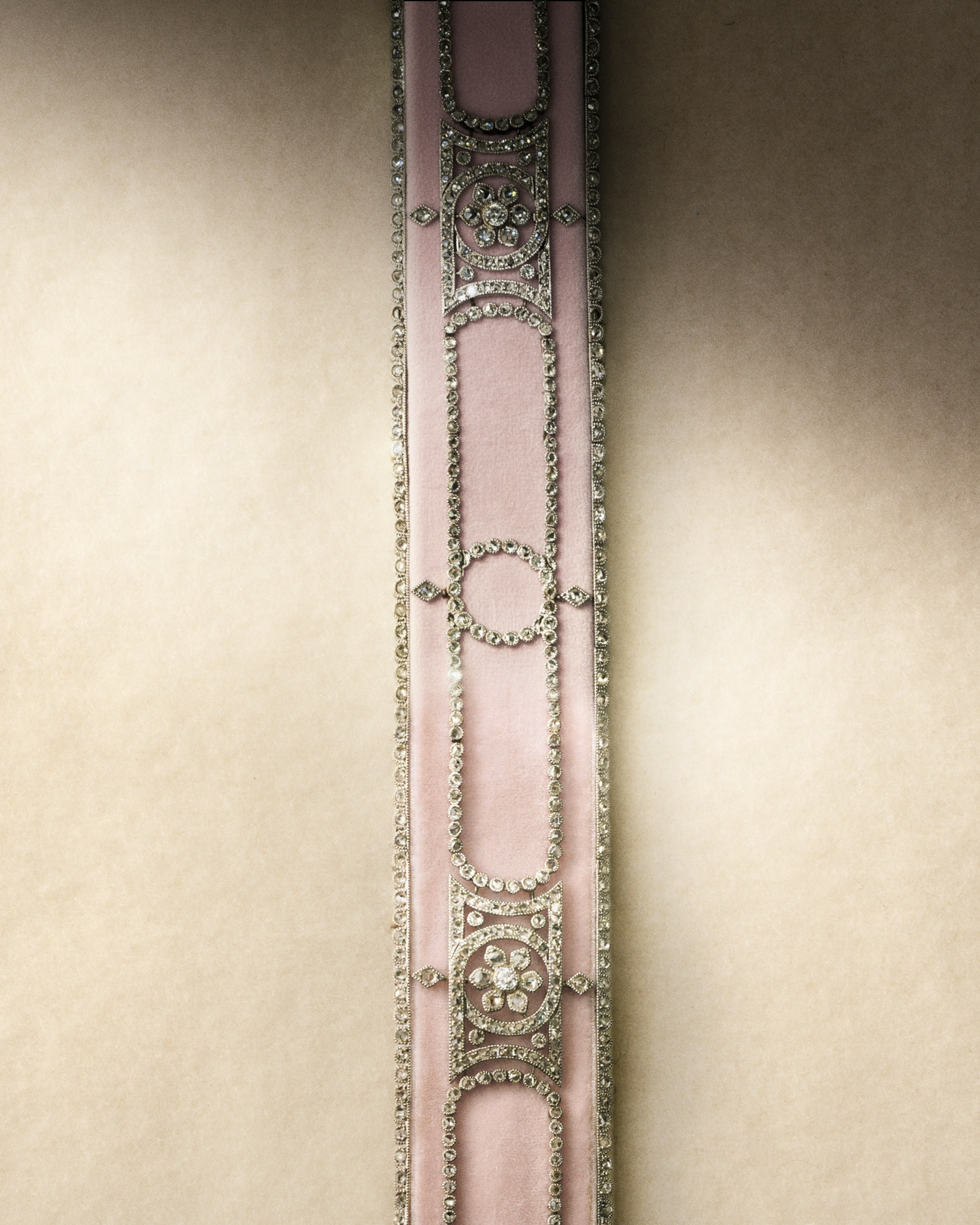金智秀inVintageCartier首登MetGala，两大代言品牌
