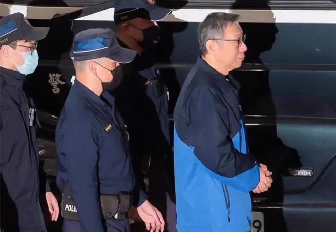 柯文哲再被延押朱立伦发文声援北院今裁定前台北市长柯文哲等4名被告自6月2日起延