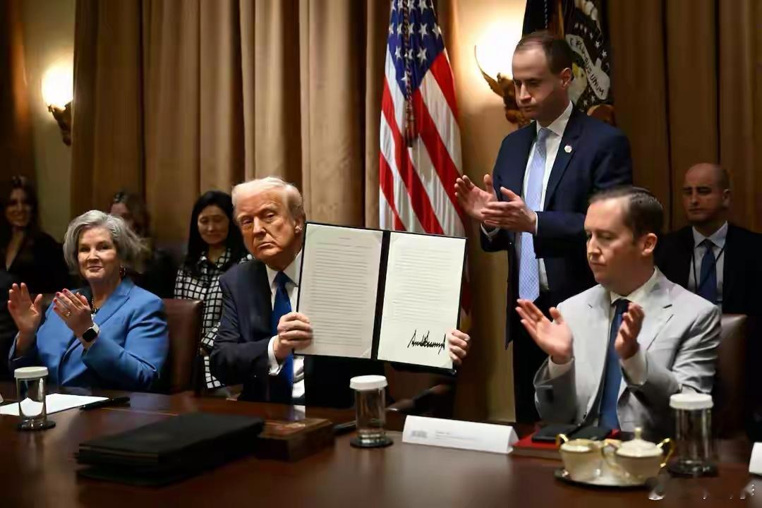 【美国法官裁定特朗普违宪】华盛顿时间2025年10月31日,美国《美联社》在一份