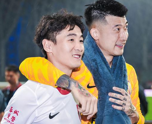 刘殿座韦世豪亲密合影王大雷吃醋调侃